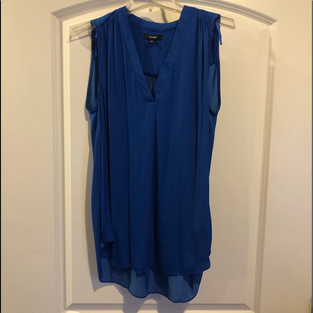 Alfani Satin V neck Top, size M